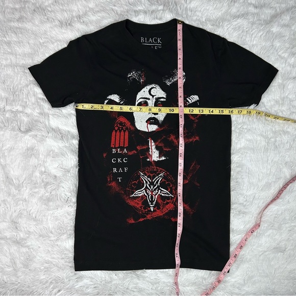 Lilith red tee - Picture 6 of 6